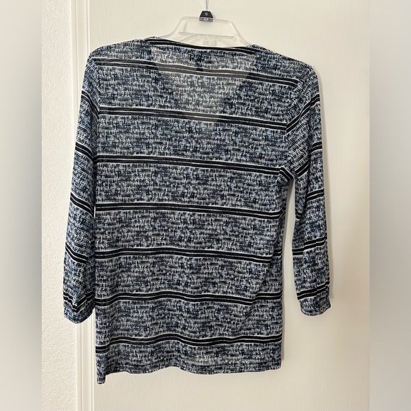 The Limited Navy Blue Patterned 3/4 Sleeve Top Blouse. Size Medium - Picture 5 of 11